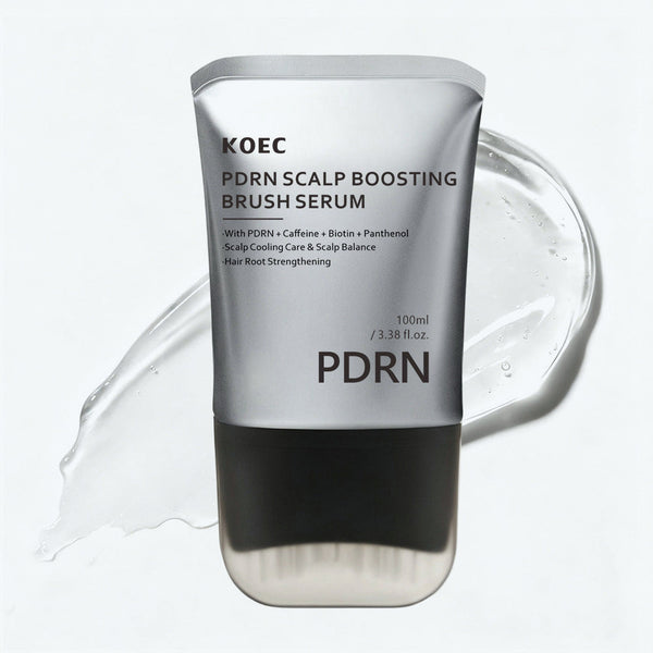 Tubo del sérum KOEC PDRN sobre un trazo de su textura transparente